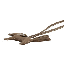 将图像加载到图库查看器中，HERMES Rodeo Bag Charm Etoupe Lambskin Size PM
