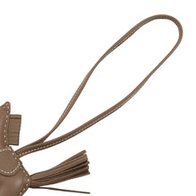 将图像加载到图库查看器中，HERMES Rodeo Bag Charm Etoupe Lambskin Size PM
