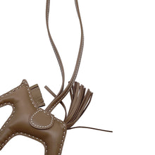 将图像加载到图库查看器中，HERMES Rodeo Bag Charm Etoupe Lambskin Size PM
