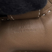 将图像加载到图库查看器中，HERMES Rodeo Bag Charm Etoupe Lambskin Size PM
