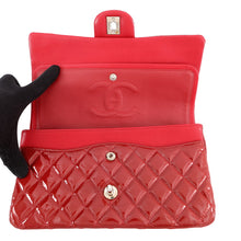 将图像加载到图库查看器中，CHANEL Matelasse W Flap W Chain Shoulder RedA01112 Enamel Size 25
