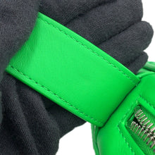 将图像加载到图库查看器中，Bottega Veneta INTRECCIATO Phone Pouch Parakeet729296 Calf Leather
