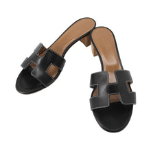 将图像加载到图库查看器中，HERMES Oazis Sandals Black Leather Size 36H
