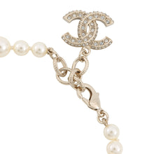将图像加载到图库查看器中，CHANEL CC Logo Faux Pearl Bracelet Metal Rhinestone Faux Pearl
