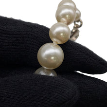 将图像加载到图库查看器中，CHANEL CC Logo Faux Pearl Bracelet Metal Rhinestone Faux Pearl
