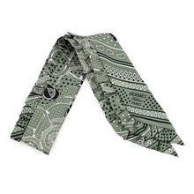 将图像加载到图库查看器中，HERMES Twilly Frill Apron Doll Bandana Eperon d'Or Bandana Sage/Black/White Silk100%
