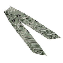 将图像加载到图库查看器中，HERMES Twilly Frill Apron Doll Bandana Eperon d'Or Bandana Sage/Black/White Silk100%
