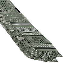 将图像加载到图库查看器中，HERMES Twilly Frill Apron Doll Bandana Eperon d'Or Bandana Sage/Black/White Silk100%
