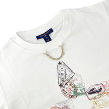 将图像加载到图库查看器中，LOUIS VUITTON Travel Stamp T-Shirt Size XS White/Multicolor Cotton100%
