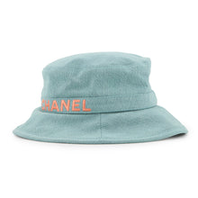 将图像加载到图库查看器中，CHANEL hat logo Size M Aqua Green Denim
