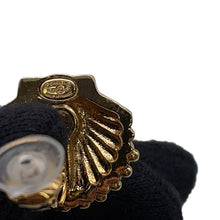 将图像加载到图库查看器中，CHANEL Shell Motif Earrings Gold Metal Rhinestone
