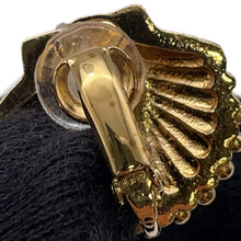 将图像加载到图库查看器中，CHANEL Shell Motif Earrings Gold Metal Rhinestone
