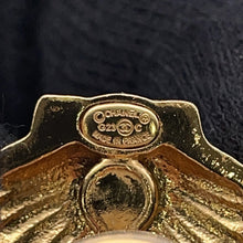 将图像加载到图库查看器中，CHANEL Shell Motif Earrings Gold Metal Rhinestone
