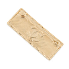 将图像加载到图库查看器中，CHANEL Logo Brooch Black/GoldABA771 Metal
