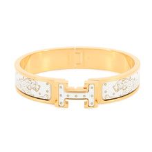 将图像加载到图库查看器中，HERMES ClicH Cheetah Size PM Orfevre/Jaune d'or/White Enamel Metal
