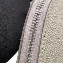 Load image into Gallery viewer, HERMES Bolide 1923 tricolor Craie/Mauve Pale/Gold Epsom Size 25
