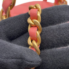 将图像加载到图库查看器中，CHANEL Vanity Top Handle Shoulder Bag Pink Lambskin
