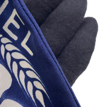 将图像加载到图库查看器中，CHANEL Scarf CC Logo Icon motif Navy/White Silk100%

