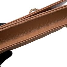 将图像加载到图库查看器中，CHANEL Classic Chain Wallet BrownAP4241 Caviar Leather
