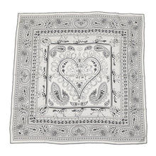 将图像加载到图库查看器中，HERMES Giant Square Cheval de Coeur Bandana Size 140 White/Black Cashmere70% Silk30%

