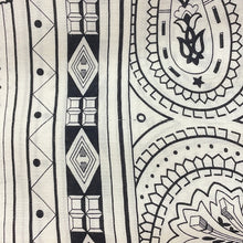 将图像加载到图库查看器中，HERMES Giant Square Cheval de Coeur Bandana Size 140 White/Black Cashmere70% Silk30%
