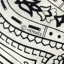 将图像加载到图库查看器中，HERMES Giant Square Cheval de Coeur Bandana Size 140 White/Black Cashmere70% Silk30%
