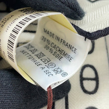 将图像加载到图库查看器中，HERMES Giant Square Cheval de Coeur Bandana Size 140 White/Black Cashmere70% Silk30%
