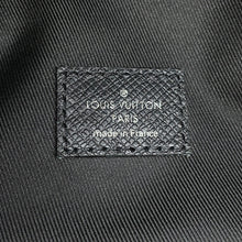 将图像加载到图库查看器中，LOUIS VUITTON Discovery・Backpack NoirM30230 Taiga Leather Monogram Eclipse
