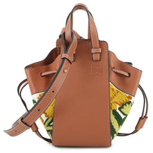 将图像加载到图库查看器中，LOEWE Drawstring Hammock Flora Tan/Multicolor303.30.V07 Calf Leather Canvas Size Mini
