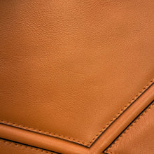 将图像加载到图库查看器中，LOEWE Cross Line Clutch Bag Brown Leather
