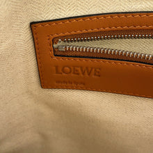 将图像加载到图库查看器中，LOEWE Cross Line Clutch Bag Brown Leather

