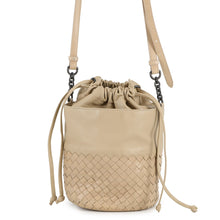 将图像加载到图库查看器中，Bottega Veneta INTRECCIATO Drawstring Bag Shoulder Bag Beige Leather
