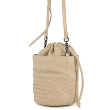 将图像加载到图库查看器中，Bottega Veneta INTRECCIATO Drawstring Bag Shoulder Bag Beige Leather
