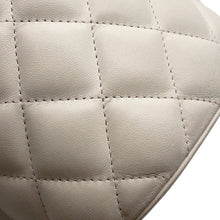 将图像加载到图库查看器中，CHANEL ChainShoulder Bag WhiteAS2641 Lambskin
