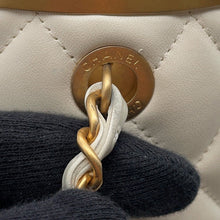 将图像加载到图库查看器中，CHANEL ChainShoulder Bag WhiteAS2641 Lambskin
