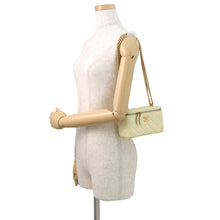 将图像加载到图库查看器中，CHANEL Vanity ChainShoulder Bag Light YellowAP3301 Lambskin
