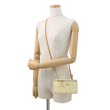 将图像加载到图库查看器中，CHANEL Vanity ChainShoulder Bag Light YellowAP3301 Lambskin
