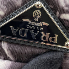 将图像加载到图库查看器中，PRADA Re-Nylon Padded Print Quilted Tote Bag Gray2VG082 Nylon
