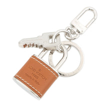 将图像加载到图库查看器中，LOUIS VUITTON Travel Padlock Key Ring BrownM67928 Metal Leather

