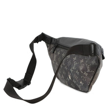 Load image into Gallery viewer, LOUIS VUITTON Discovery Bumback NoirM44444 Monogram / Galaxy
