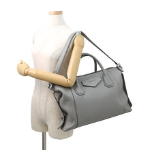 将图像加载到图库查看器中，Givenchy Antigona 2wayBag Gray Leather
