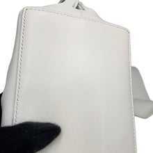 将图像加载到图库查看器中，Ferragamo Gancini Tote Bag Optical White21A012 Calf Leather Size Medium
