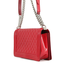 将图像加载到图库查看器中，CHANEL Boy Chanel ChainShoulder Bag RedA92193 Patent Leather Size 28
