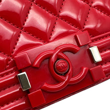 将图像加载到图库查看器中，CHANEL Boy Chanel ChainShoulder Bag RedA92193 Patent Leather Size 28
