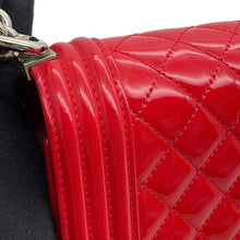 将图像加载到图库查看器中，CHANEL Boy Chanel ChainShoulder Bag RedA92193 Patent Leather Size 28
