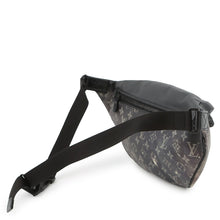 Load image into Gallery viewer, LOUIS VUITTON Discovery Bumback NoirM44444 Monogram / Galaxy
