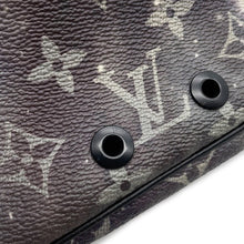 Load image into Gallery viewer, LOUIS VUITTON Discovery Bumback NoirM44444 Monogram / Galaxy
