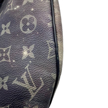 Load image into Gallery viewer, LOUIS VUITTON Discovery Bumback NoirM44444 Monogram / Galaxy
