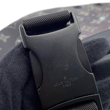 Load image into Gallery viewer, LOUIS VUITTON Discovery Bumback NoirM44444 Monogram / Galaxy
