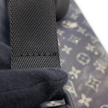 Load image into Gallery viewer, LOUIS VUITTON Discovery Bumback NoirM44444 Monogram / Galaxy

